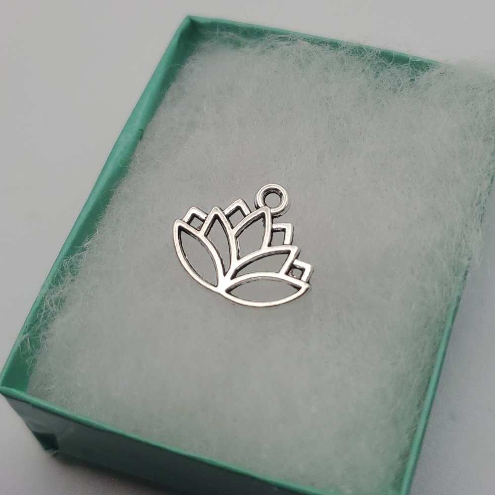 Peaceful lotus leaf charm‎